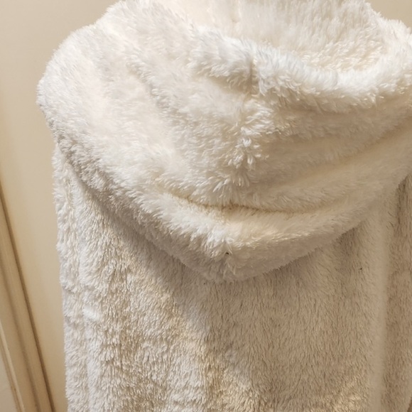 BELK Crown & Ivy Hooded Sherpa Cardigan in White - Picture 3 of 8